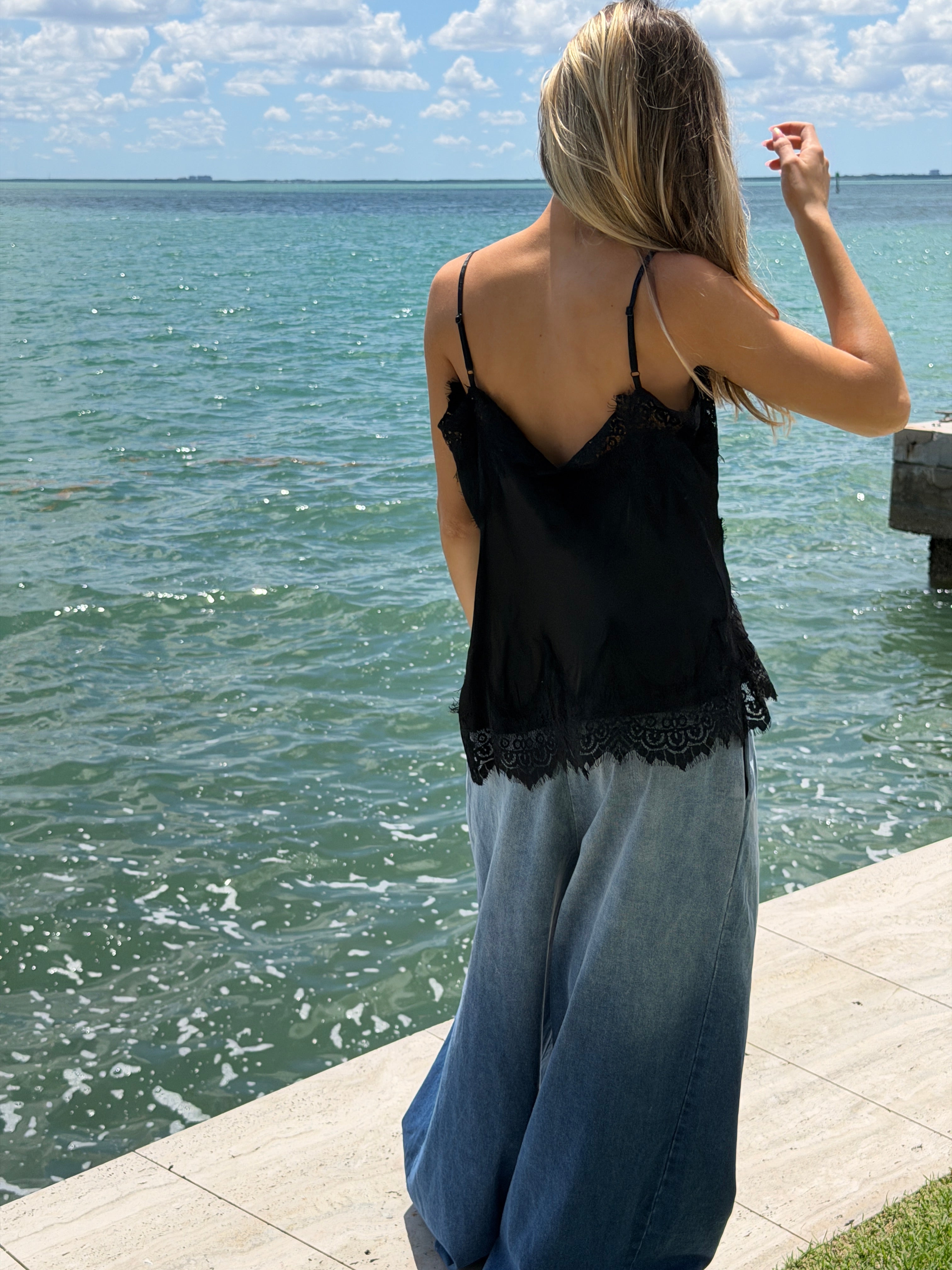 SCARLET TOP