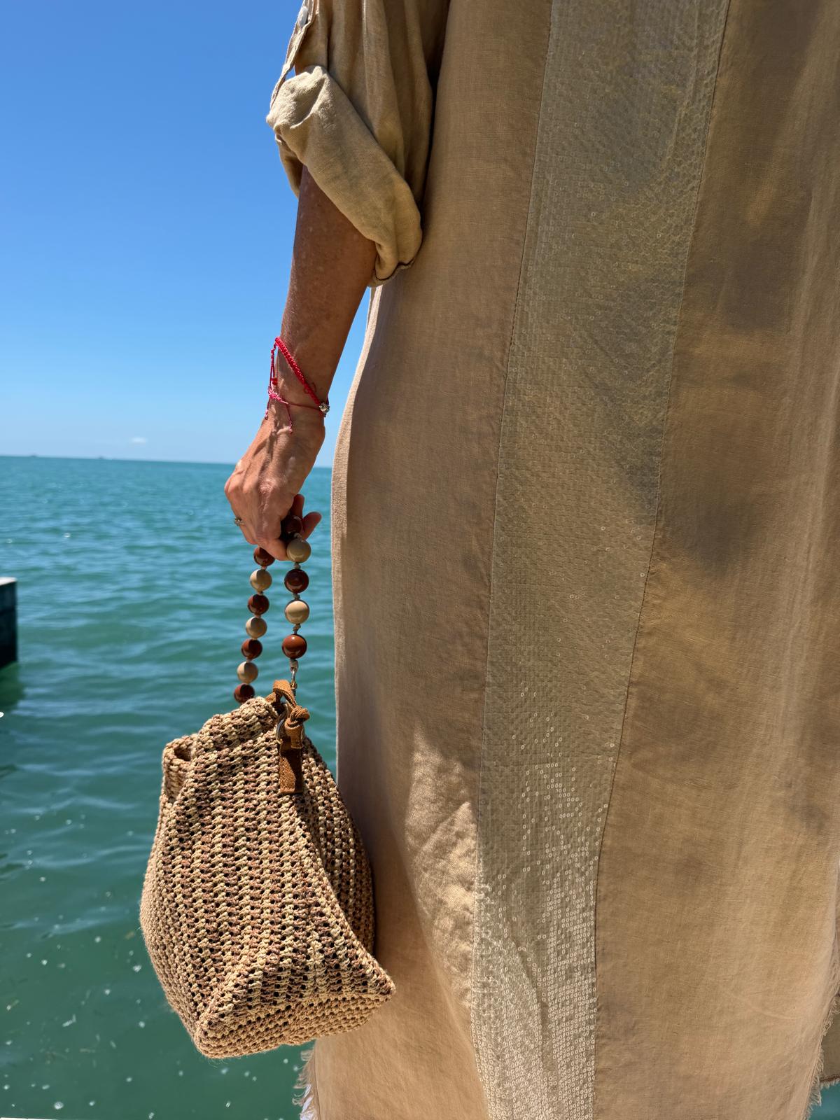 WOVEN BAG WITH BALL HANDLE