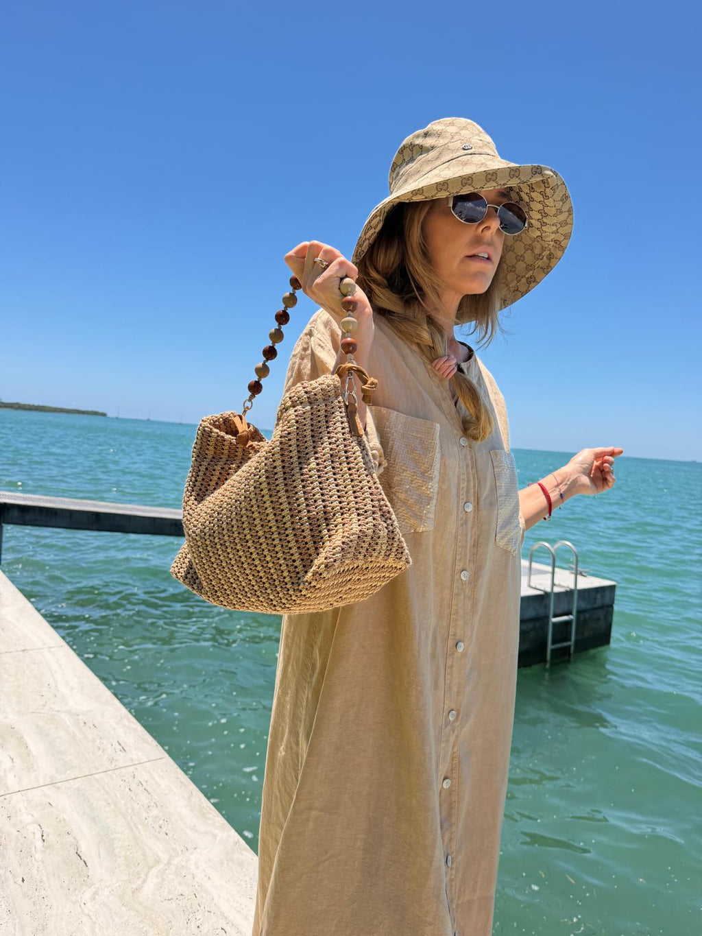 WOVEN BAG WITH BALL HANDLE
